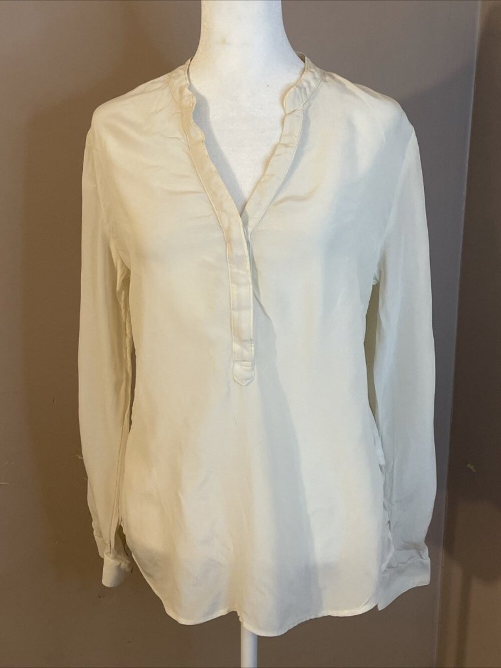 Banana Republic 100% Silk Ivory Long Sleeve Button Down Henley Blouse Sz S